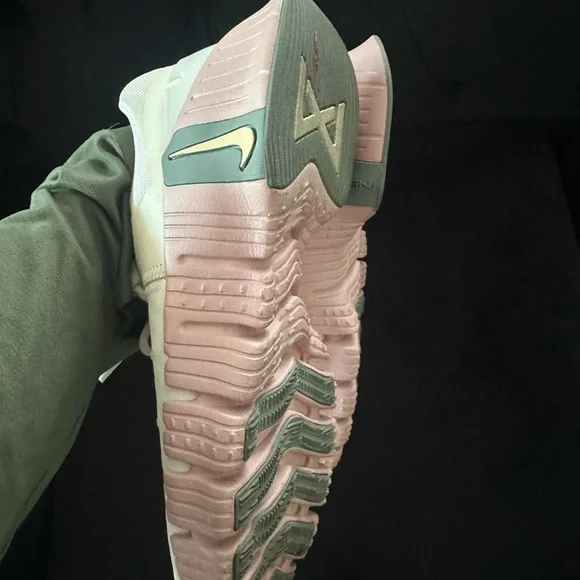 Nike METCON Women's Sneakers in Cream and Pink - Picture 6 of 6